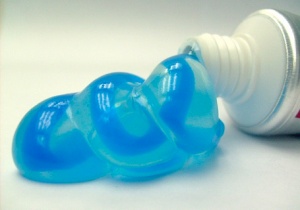 blue-toothpaste1